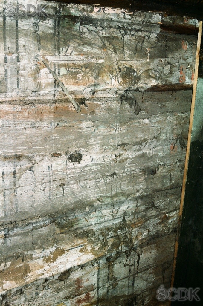 Fragment dekoracji malarskiej ściany północnej nawy po odsłonięciu.