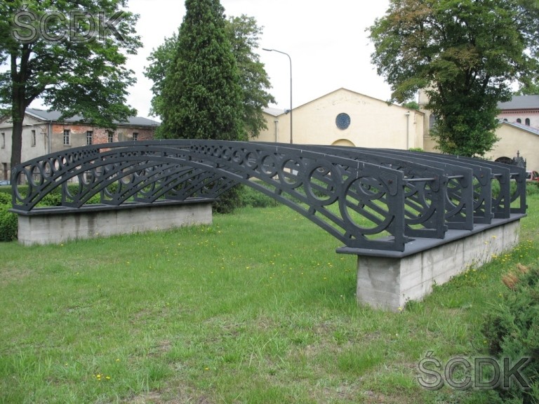 Gliwickie Zakłady Urządzeń Technicznych S.A., widok przęseł żeliwnego mostu z 1804 roku, fot. A. Syska