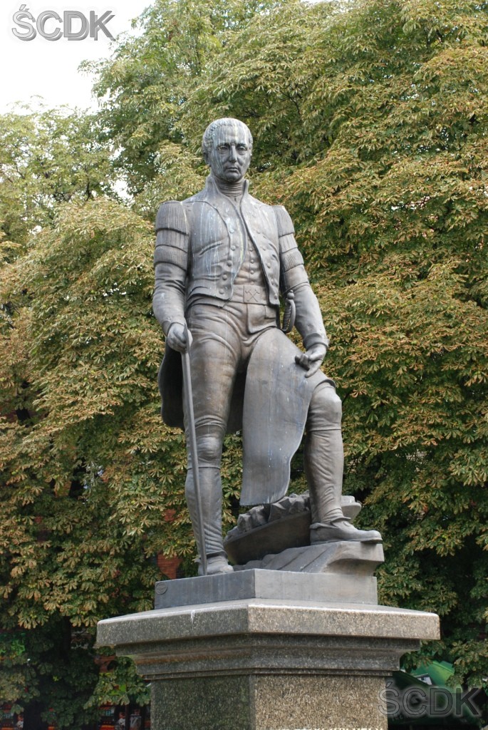 Pomnik Fryderyka Wilhelma von Redena, Chorzów, Rynek, (rekonstrukcja, 2002 r., odlew, brąz, model: rzeźbiarz Augustyn Dyrda, wykonawca: Studio Szymanowo−Poznań), fot. A. Woźniakowska 2010 r.