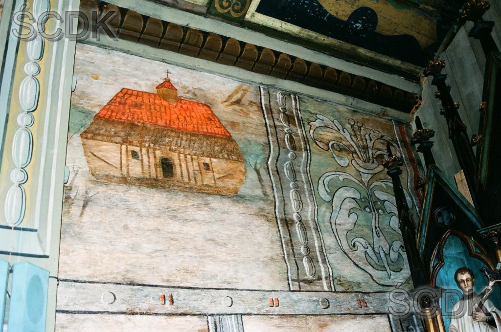 Tajemnicza budowla oraz renesansowy motyw ornamentalny na ścianie północnej nawy.
