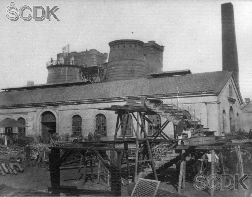 Widok Królewskiej Odlewni Żeliwa w Gliwicach, dziedziniec huty, fotografia archiwalna Bermanna z 1865 roku