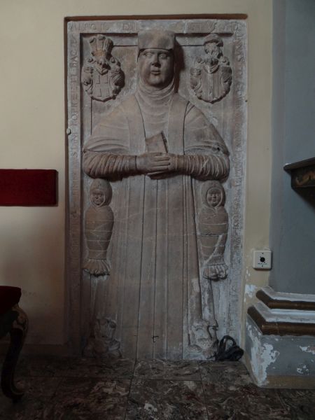 Zbrosławice, kościół pw. Wniebowzięcia Najświętszej Maryi Panny - płyta nagrobna Anny Stolcówny Rstumki i jej dwojga dzieci (po 1616)