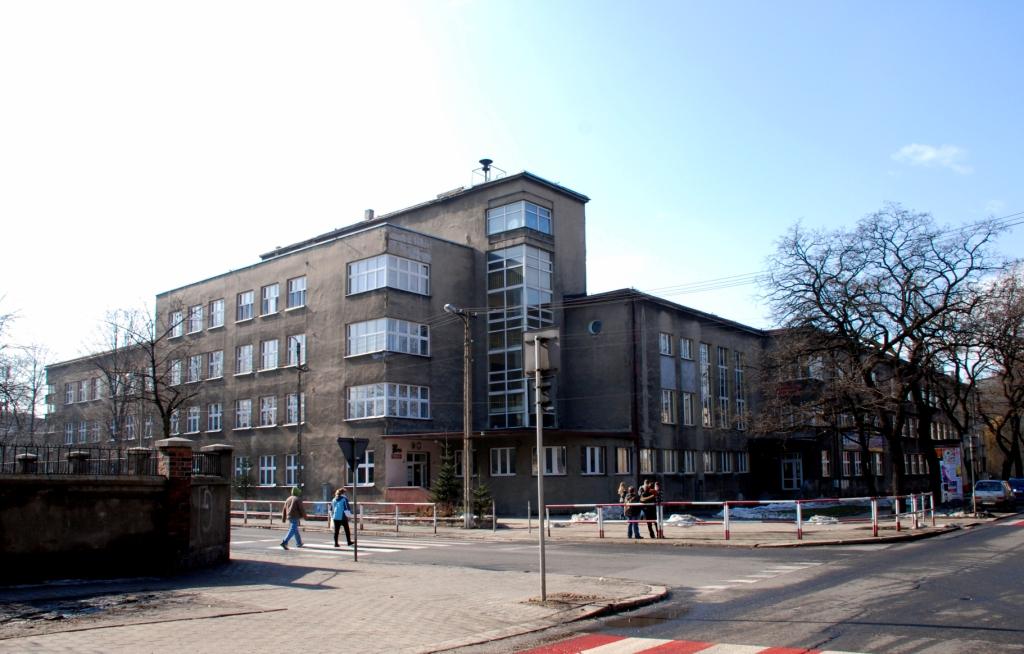 Aktulane zdjęcie budynku Liceum im. Stefana Batorego
