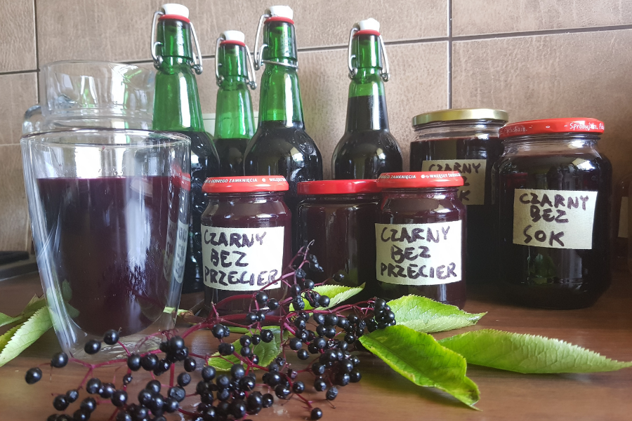 Gotowy sok z czarnego bzu 