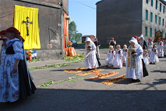 Uczestnicy procesji w Świętochłowicach-Lipinach