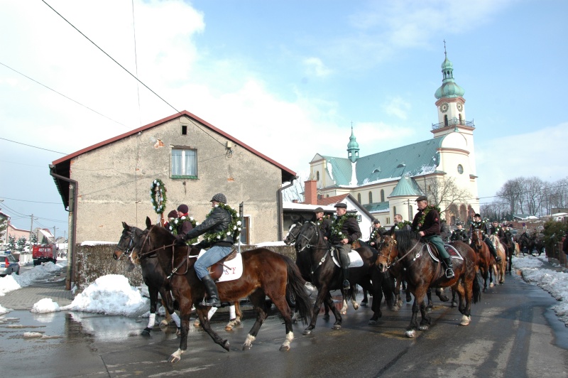 Procesja konna przez miasto