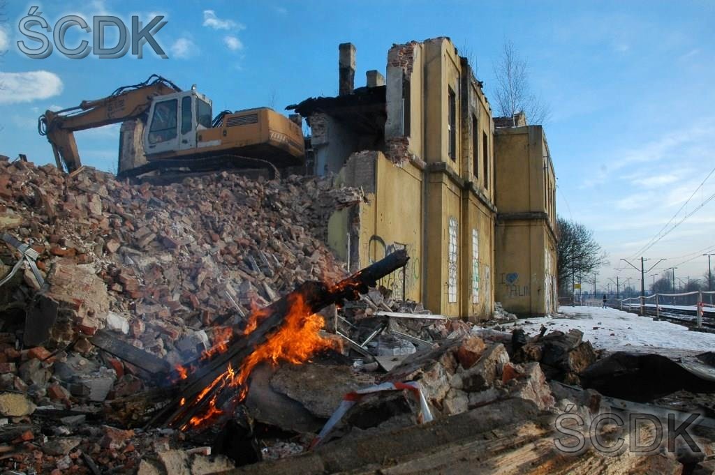 Fotografia rozbiórki dworca w Dąbrowie Górniczej