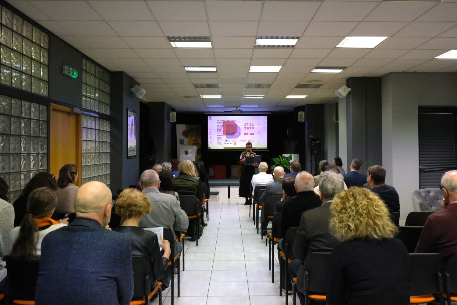 IV Forum Samorządowe wokół parków kulturowych w Instytucie Korfantego. Na zdjęciu uczestnicy słuchający wprowadzenia do forum