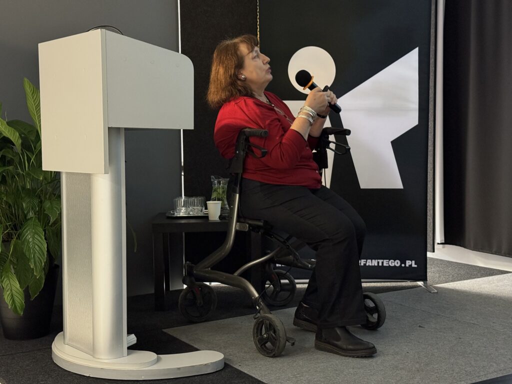 Na zdjęciu prelegentka przy mównicy podczas Konferencji Konserwatorskiej "Kamień i Cegła"