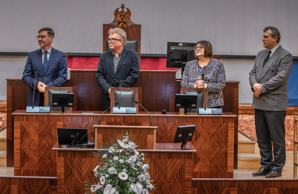 Jury w sali Sejmu Śląskiego podczas konkursu