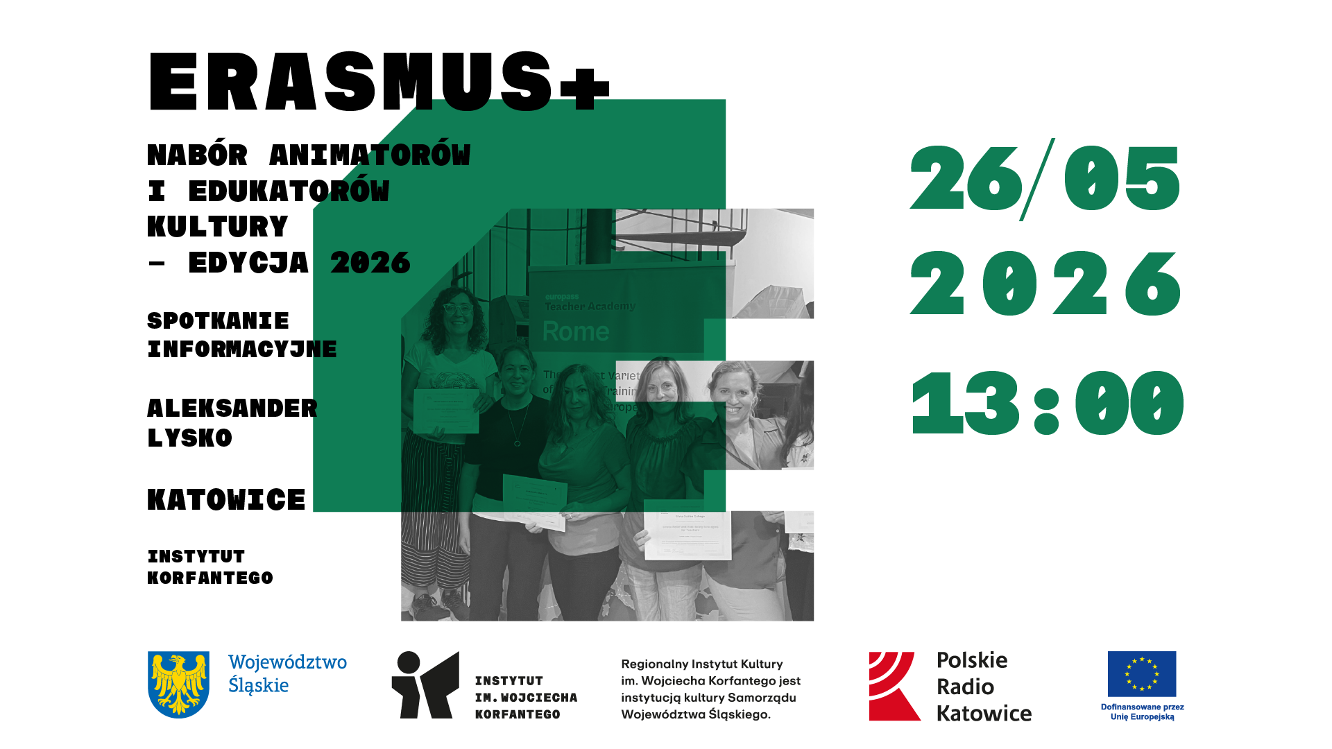 Biała plansza z literką E oznaczającą platformę EDUKACJA informuje o spotkaniu informacyjnym programu Erasmus+ dla dorosłych